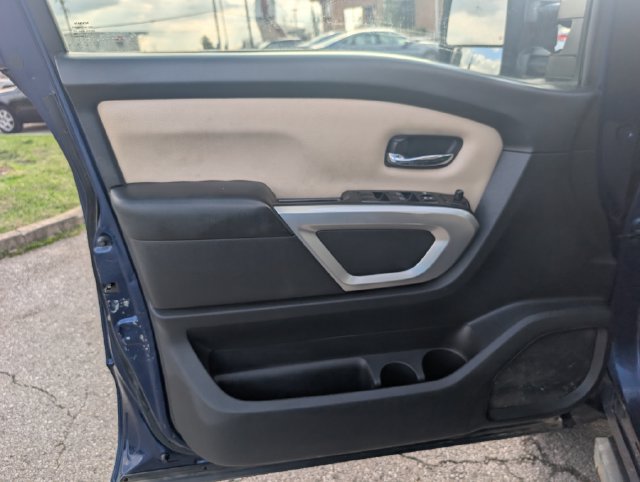 Used 2017 Nissan Titan SV AWD/4WD image 9