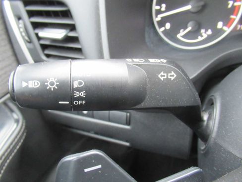 Used 2023 Nissan Rogue SV image 28