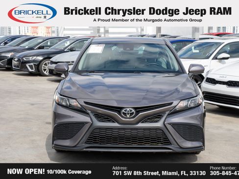 Used 2021 Toyota Camry SE image 2