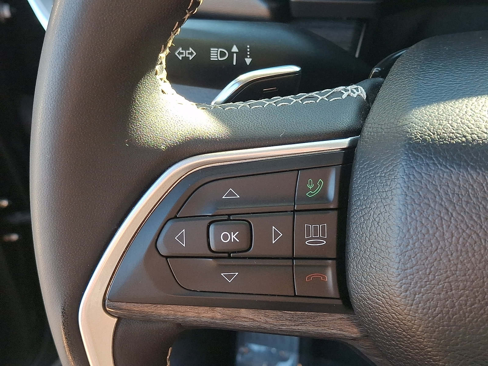 Used 2024 Jeep Grand Cherokee Limited AWD/4WD image 23