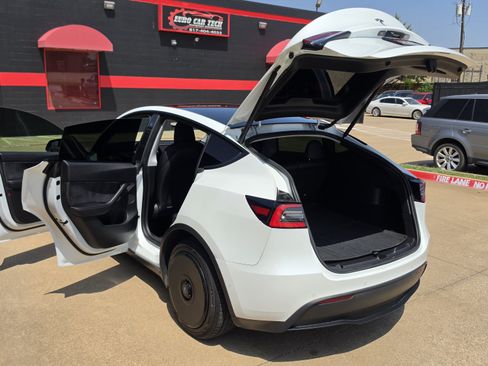Used 2021 Tesla Model Y Long Range AWD/4WD image 19