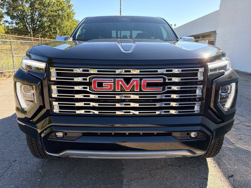 Used 2025 GMC Canyon Denali w/ LPO, Denali Black Edition AWD/4WD image 7