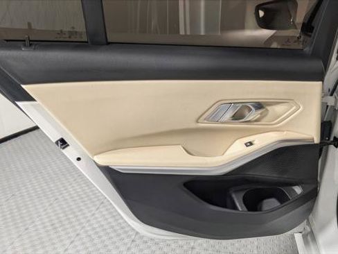 Used 2020 BMW 330i Sedan w/ Convenience Package image 17