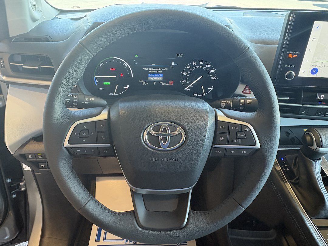 Used 2026 Toyota Sienna XLE AWD/4WD image 11