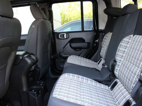 New 2026 Jeep Gladiator Sport AWD/4WD image 21