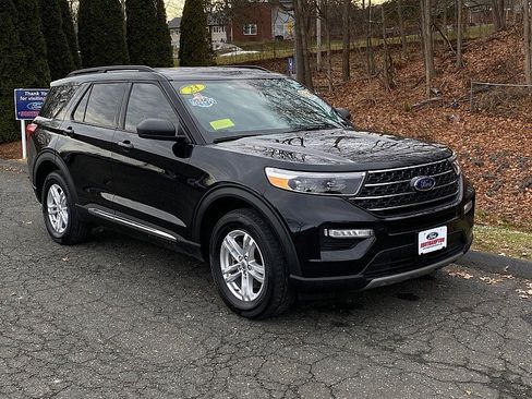 Certified 2023 Ford Explorer XLT w/ Equipment Group 202A image 3