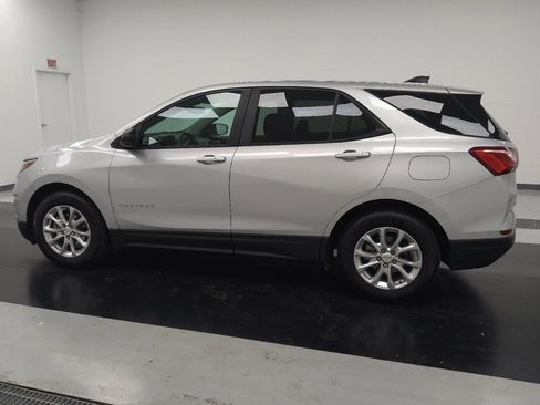Used 2021 Chevrolet Equinox LS w/ LS Convenience Package FWD image 3