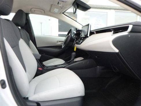 Used 2021 Toyota Corolla LE image 8
