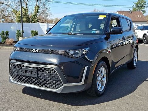 Used 2025 Kia Soul LX w/ LX Technology Package image 3