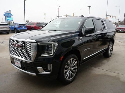 Used 2021 GMC Yukon XL Denali w/ Denali Premium Package AWD/4WD image 36
