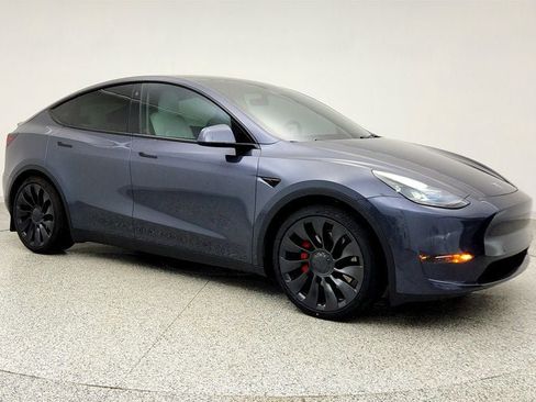Used 2022 Tesla Model Y Performance image 3