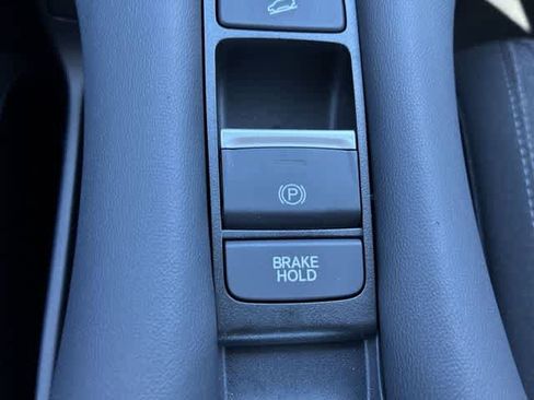 Certified 2026 Honda HR-V LX image 39