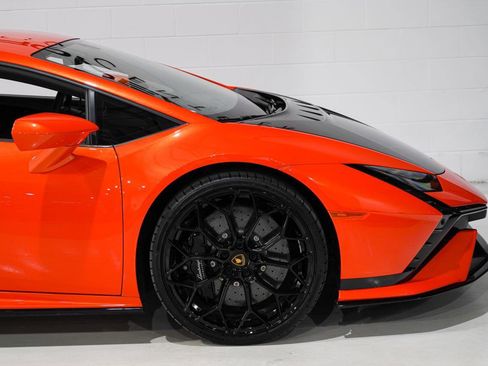 Used 2024 Lamborghini Huracan Tecnica image 21
