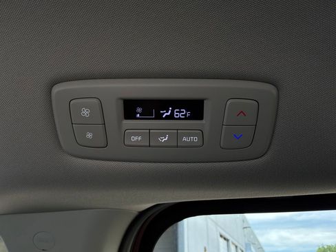 Used 2026 Kia Carnival FWD image 14
