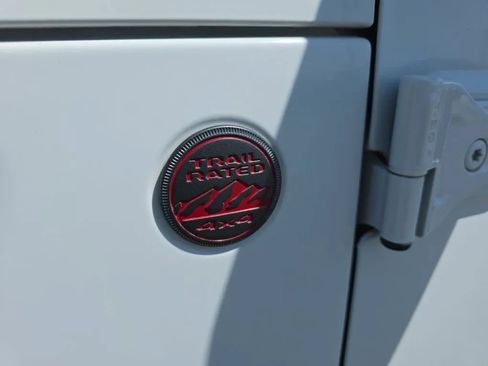Used 2018 Jeep Wrangler Unlimited Rubicon AWD/4WD image 13