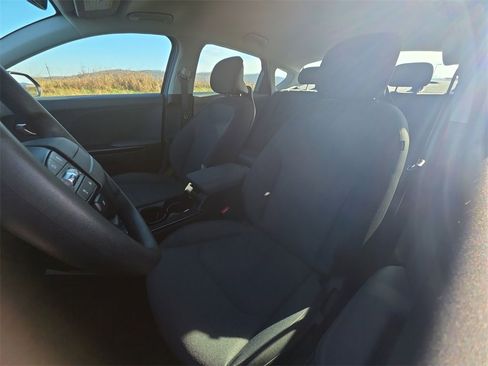 Used 2025 Kia K4 LXS image 11