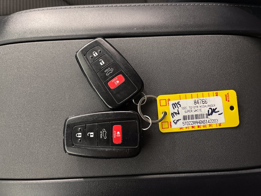 Certified 2022 Toyota Highlander LE FWD image 24