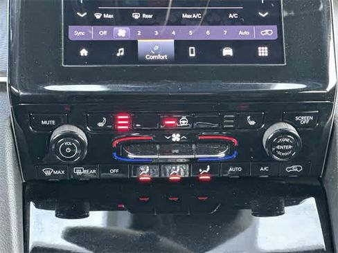 Used 2023 Jeep Grand Cherokee Altitude image 16