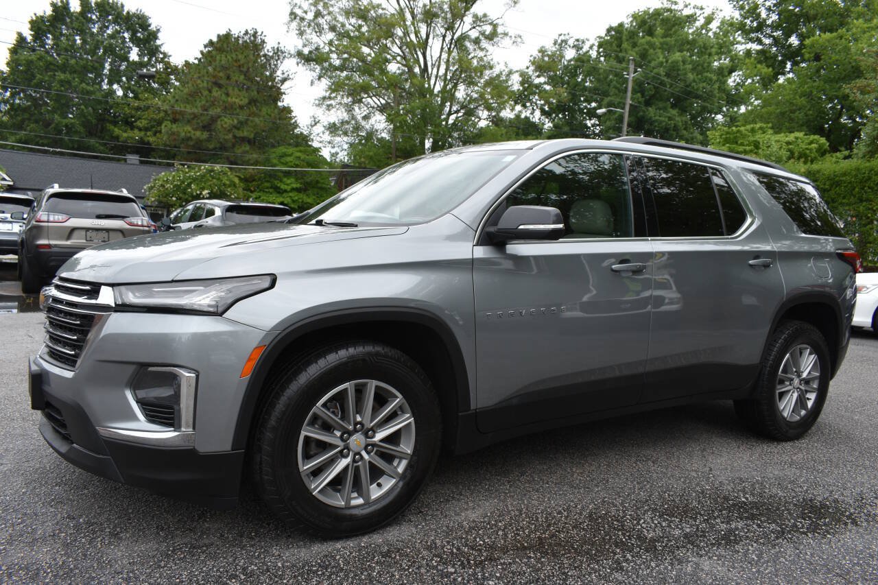 Used 2023 Chevrolet Traverse LT w/ LPO, Cargo Package AWD/4WD image 2