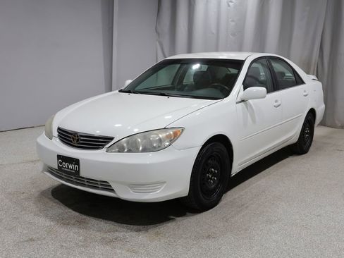 Used 2005 Toyota Camry LE FWD image 6