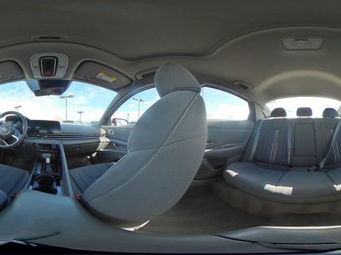 Used 2025 Hyundai Elantra SEL image 42