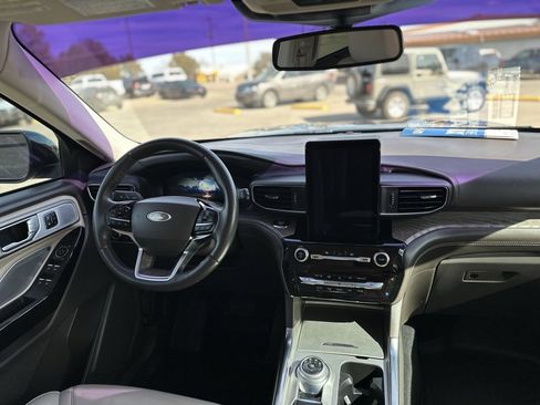 Used 2021 Ford Explorer Platinum w/ Equipment Group 601A image 17