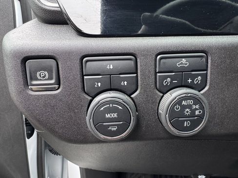 Used 2025 Chevrolet Silverado 2500 LT w/ Convenience Package image 23