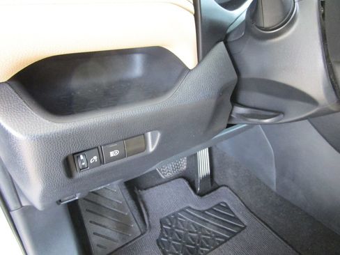 Used 2024 Toyota RAV4 LE AWD/4WD image 26