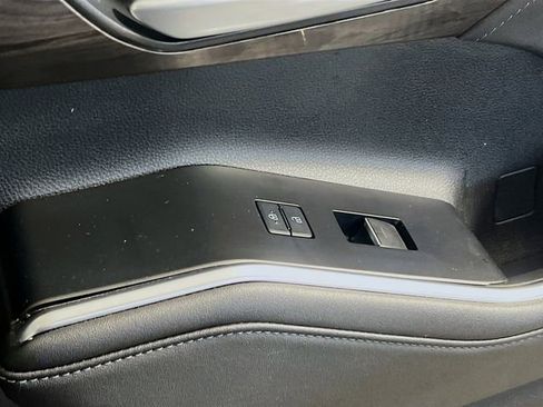 Used 2023 Toyota Highlander Platinum image 32