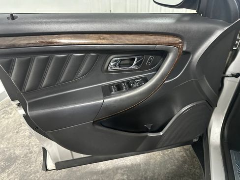 Used 2014 Ford Taurus Limited FWD image 8