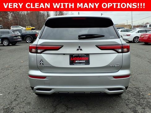 Used 2025 Mitsubishi Outlander SE image 6
