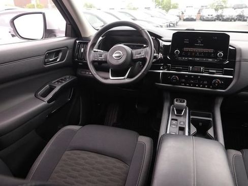 Certified 2025 Nissan Pathfinder SV FWD image 24