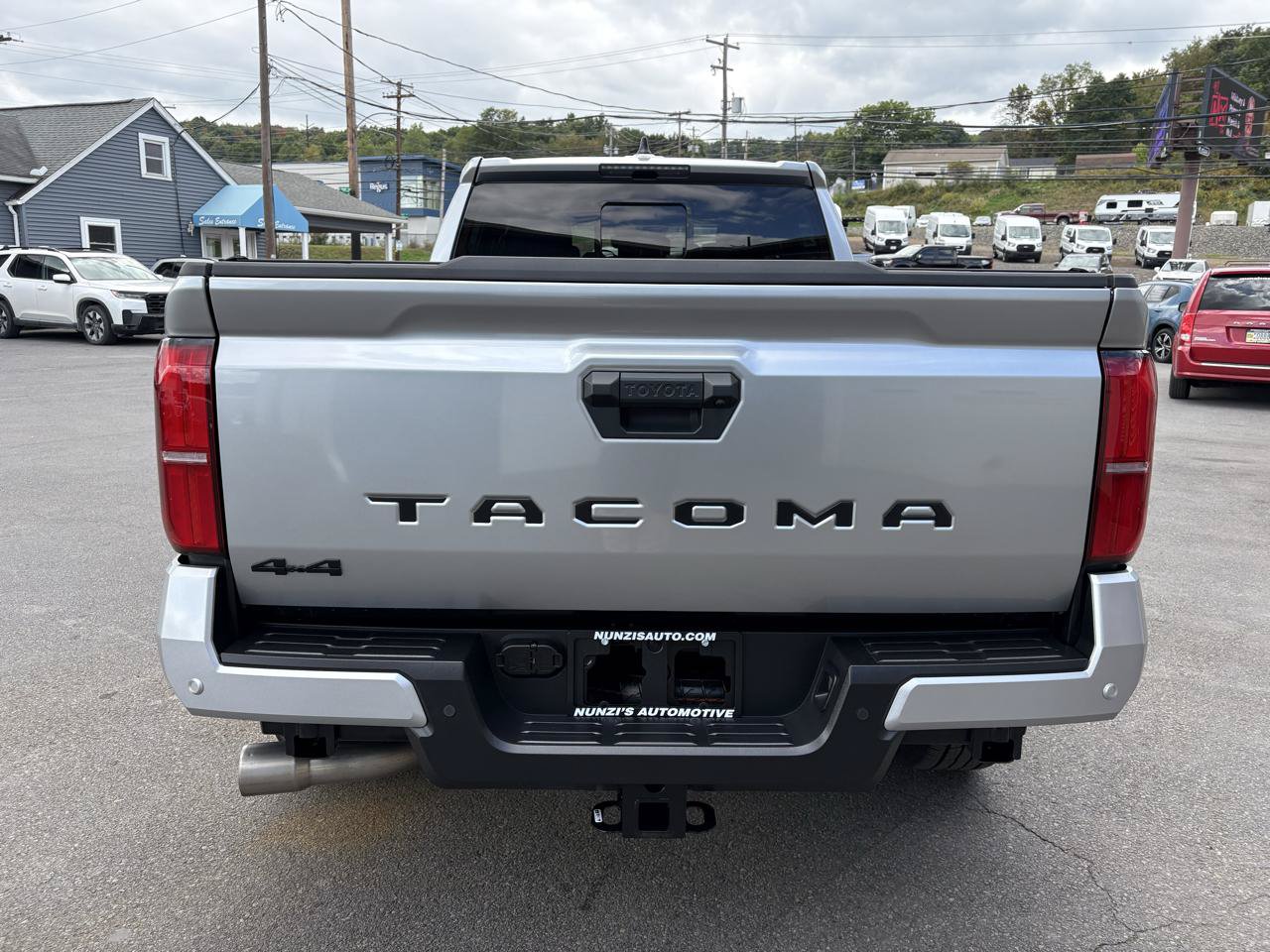 Used 2024 Toyota Tacoma TRD Sport w/ TRD Sport Upgrade Package AWD/4WD image 4