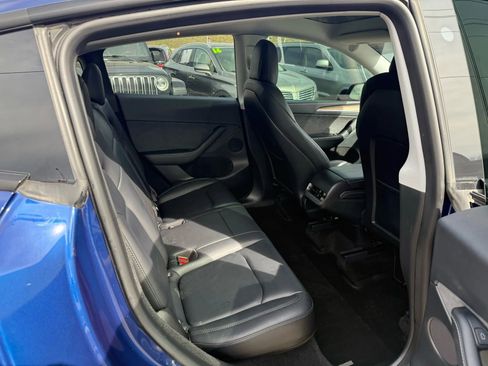 Used 2023 Tesla Model Y Performance image 10