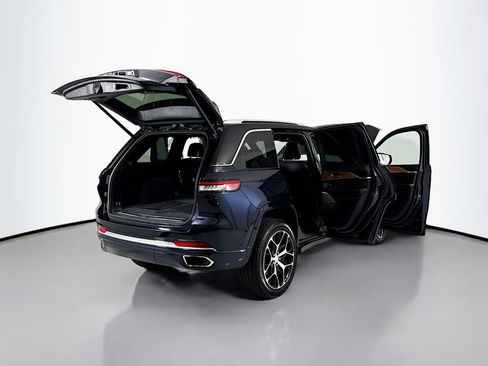Used 2023 Jeep Grand Cherokee Summit AWD/4WD image 31