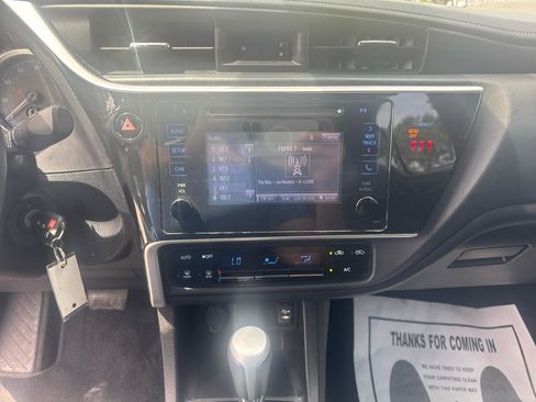 Used 2018 Toyota Corolla LE FWD image 14