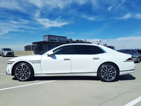 Used 2024 Genesis G90 3.5T AWD/4WD image 3