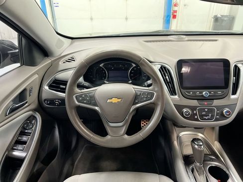 Used 2016 Chevrolet Malibu LT FWD image 11