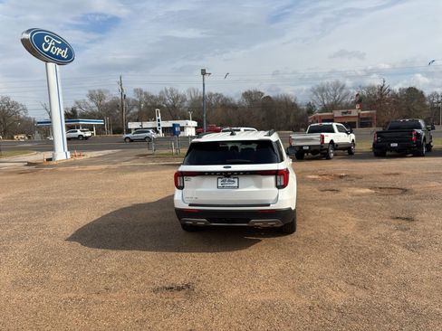 New 2026 Ford Explorer Active w/ Active Comfort Package RWD image 5