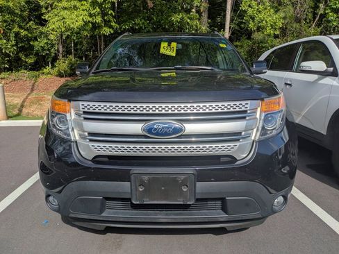 Used 2014 Ford Explorer XLT w/ Equipment Group 202A FWD image 3
