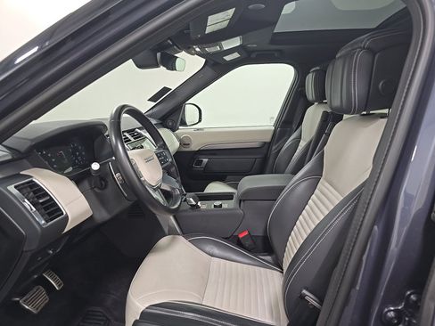 Used 2024 Land Rover Discovery Dynamic SE AWD/4WD image 7