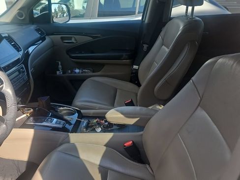 Used 2020 Honda Pilot Touring image 6