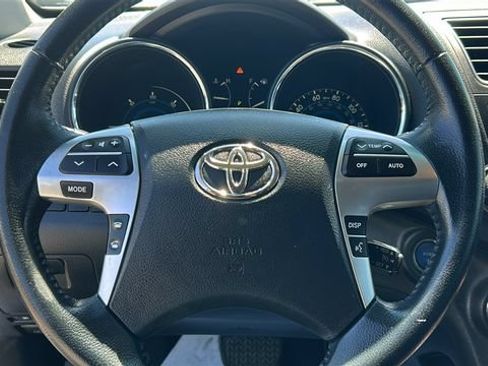 Used 2012 Toyota Highlander Limited AWD/4WD image 19