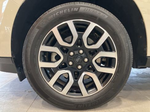 Used 2024 Ford Maverick Lariat image 9