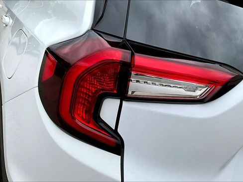 Used 2023 GMC Terrain SLE w/ Driver Convenience Package image 23