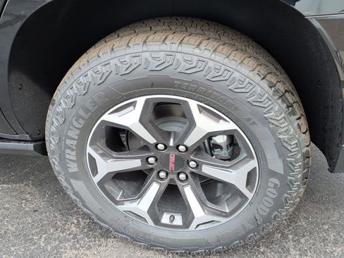 New 2026 GMC Yukon AT4 Ultimate AWD/4WD image 14