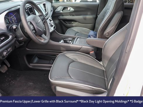 New 2026 Chrysler Pacifica Limited w/ S Appearance Package AWD/4WD image 5