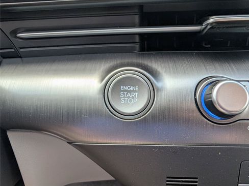Used 2025 Hyundai Kona SEL FWD image 20