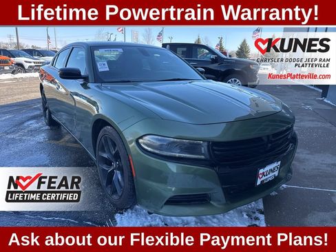 Used 2022 Dodge Charger SXT w/ Blacktop Package RWD image 3