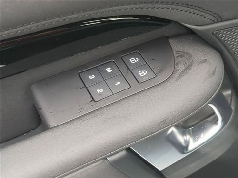 New 2026 Land Rover Discovery S AWD/4WD image 10